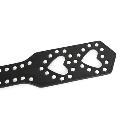 Sm Couple Toy Bondage Heart Hollow Leather Rivets Beat the Queen Slapping Slapping Paddle (Bạn có thể đánh bại nữ hoàng bằng cách đánh đập)
