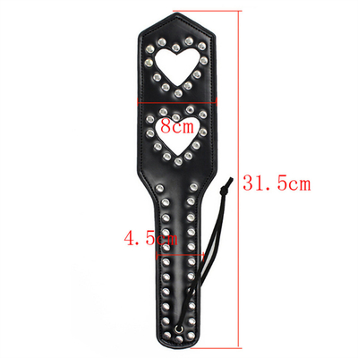 Sm Couple Toy Bondage Heart Hollow Leather Rivets Beat the Queen Slapping Slapping Paddle (Bạn có thể đánh bại nữ hoàng bằng cách đánh đập)