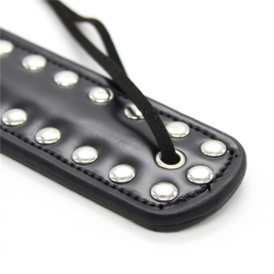 Sm Couple Toy Bondage Heart Hollow Leather Rivets Beat the Queen Slapping Slapping Paddle (Bạn có thể đánh bại nữ hoàng bằng cách đánh đập)