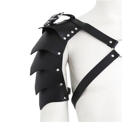 Thiết kế mới nhất tuyệt vời BDSM Bondage Fetish Đàn ông đeo dây đeo vai Da giả Gay Đen ngực dây đeo
