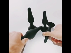 Đồ chơi gợi cảm 4 CÁI Bộ cắm hậu môn Silicone Anal Butt Plug Đồ chơi tình dục người lớn dành cho phụ nữ, nam giới và người mới bắt đầu (Màu đen)